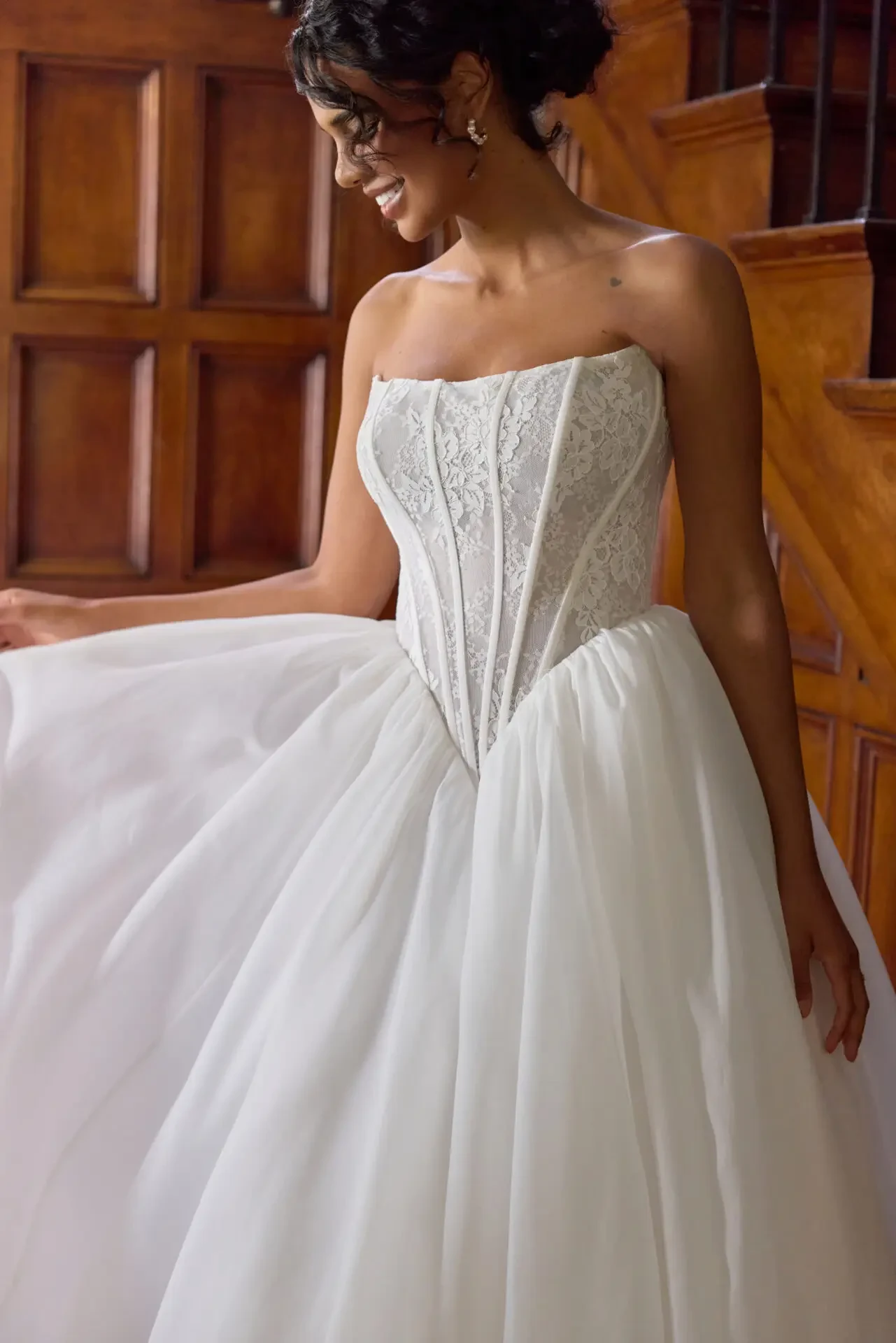 Types of Bridal Waistlines: Finding Your Perfect Wedding Dress Silhouette in 2026. Mobile Image