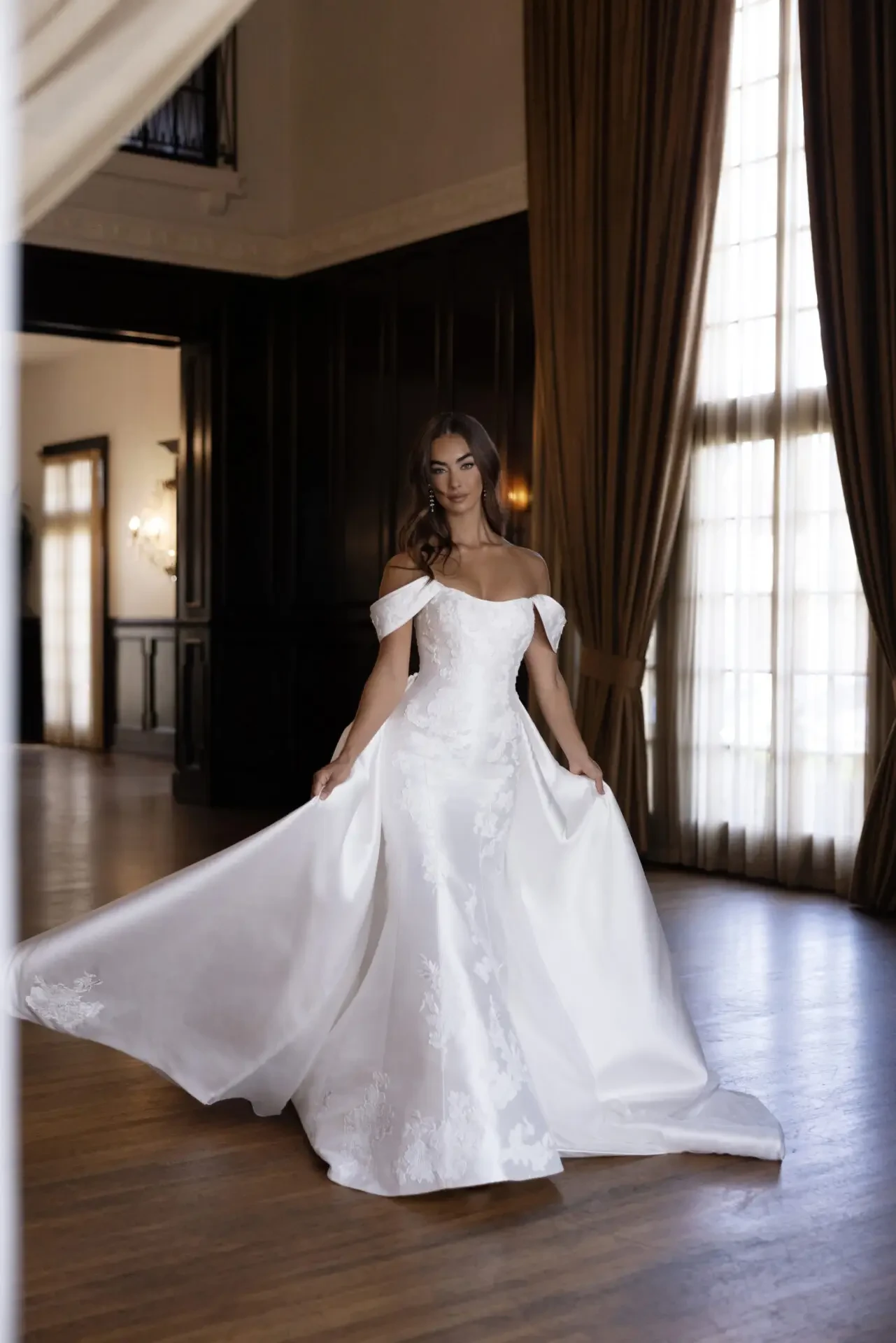Discover the Timeless Elegance of Essense of Australia Wedding Dresses. Desktop Image