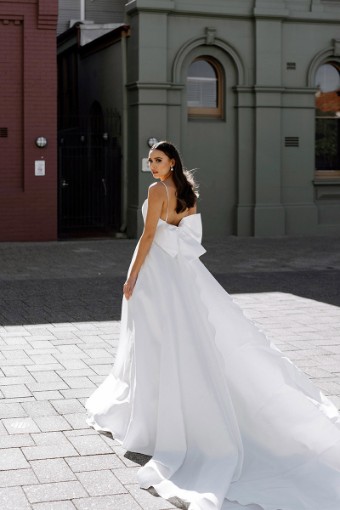 Martina Liana 1394 | Martina Liana #1 (IV-PL) Ivory Gown w Porcelain Tulle Plunge thumbnail