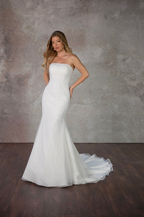 white dress bridal boutique milwaukee Sizes with an S are 4 inches shorter in length.Ethereal lacy appliques are strewn across the bodice White Dress Off the Rack