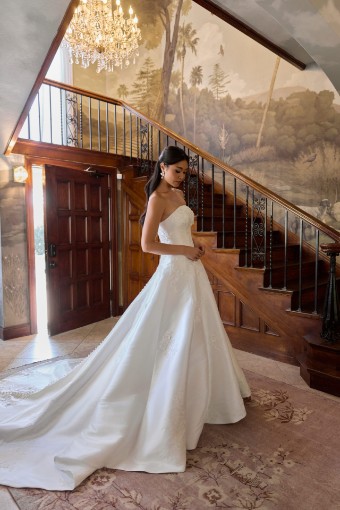 Essense of Australia D4479 | Essence of Australia #4 Pure Ivory thumbnail